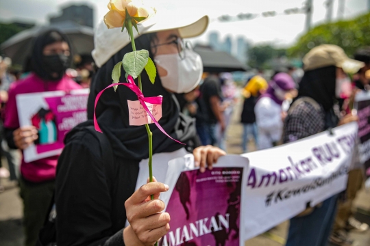 Desak RUU Tindak Pidana Kekerasan Seksual, Massa Wanita Demo Gedung DPR