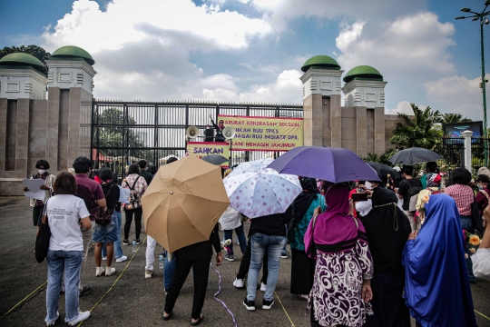 Desak RUU Tindak Pidana Kekerasan Seksual, Massa Wanita Demo Gedung DPR