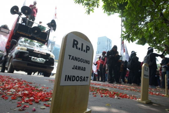 Aksi Unjuk Rasa Tuntut Tanggung Jawab Indosat