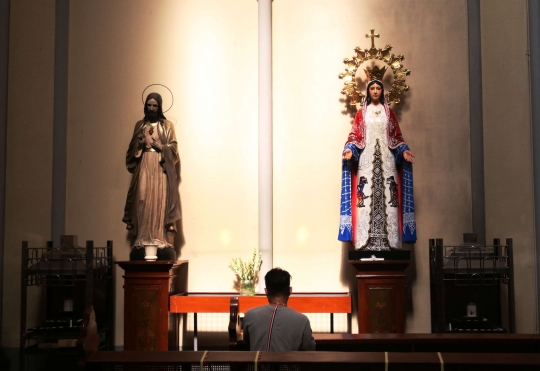 Suasana Gereja Katedral Jakarta Jelang Natal