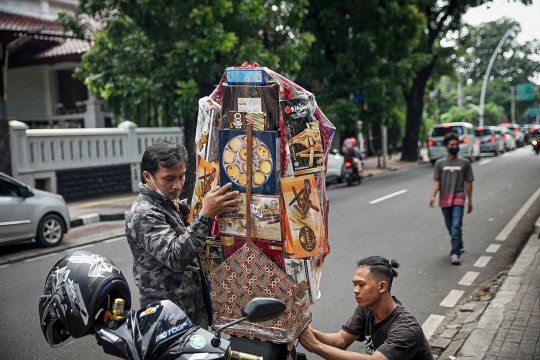 Geliat Penjualan Parsel Natal di Pasar Barito