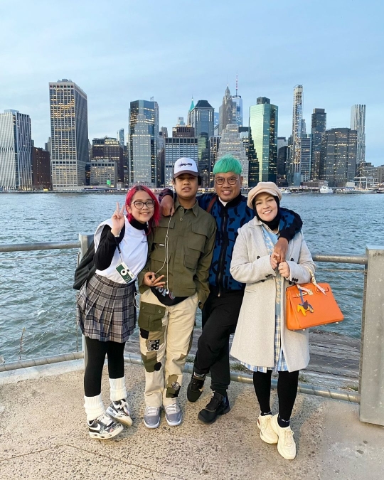 6 Potret Keluarga Uya Kuya Liburan di Amerika, Rasakan Suhu Minus 4 Derajat Celcius