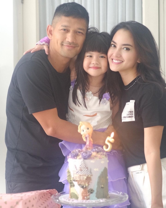 7 Momen Ultah ke-5 Abigail Cattleya Anak Ririn Ekawati, Lengket Bareng Ibnu Jamil