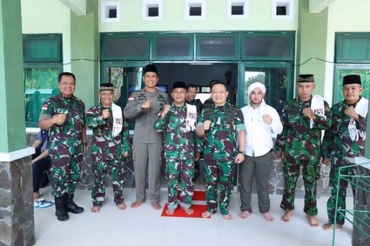 Bukan Cuma di Kopassus, Sosok Bersorban Juga Dampingi Kasad Jenderal Dudung di Papua