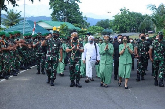 Bukan Cuma di Kopassus, Sosok Bersorban Juga Dampingi Kasad Jenderal Dudung di Papua