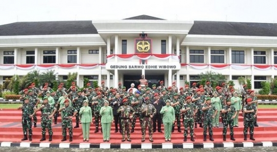 Bukan Cuma di Kopassus, Sosok Bersorban Juga Dampingi Kasad Jenderal Dudung di Papua