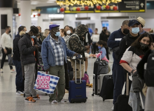 Varian Baru Makin Menyebar, Bandara Miami Terus Dipadati Wisatawan