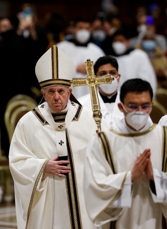 Paus Fransiskus Pimpin Misa Natal di Basilika Santo Petrus