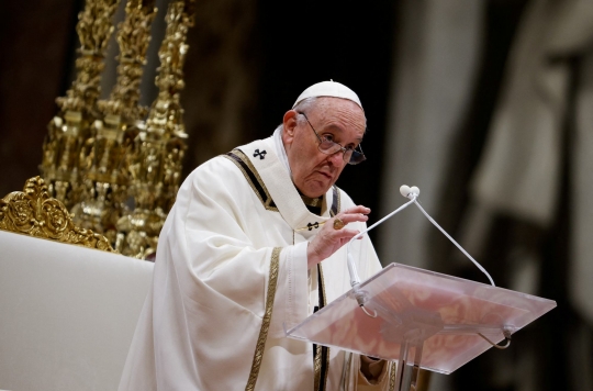 Paus Fransiskus Pimpin Misa Natal di Basilika Santo Petrus