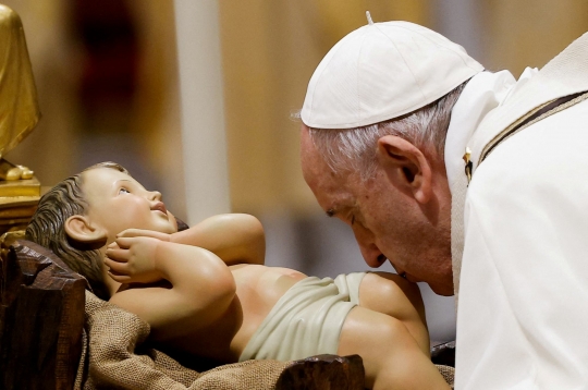 Paus Fransiskus Pimpin Misa Natal di Basilika Santo Petrus