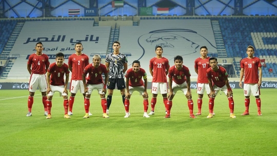 Potret Tampan & Macho Nadeo Argawinata, Kiper Timnas Ramai Disebut 'Penyelamat'