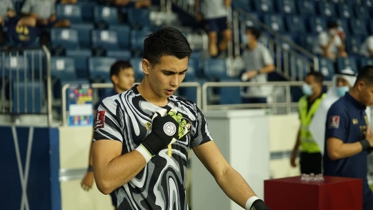 Potret Tampan & Macho Nadeo Argawinata, Kiper Timnas Ramai Disebut 'Penyelamat'