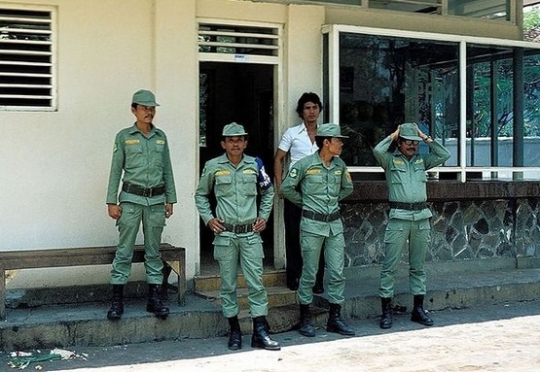 Intip Suasana Desa Sindanglaut Tahun 1980, Potret Hansip dan Rumah Warga jadi Sorotan