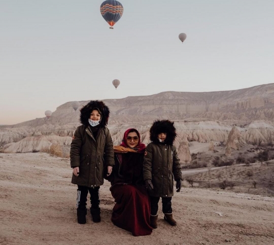 Cantiknya Arsy Anak Ashanty dan Anang Hermansyah Berhijab Saat Liburan di Turki