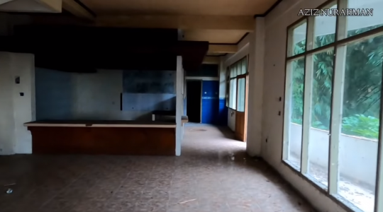 Penampakan Rumah Mewah di Tepi Jurang Tak Terurus, Penghuni Pilih Pergi