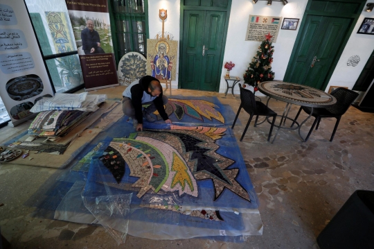 Menghidupkan Kembali Mosaik Bersejarah Khas Palestina