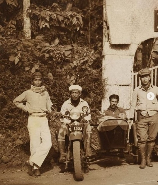 Potret Anak Motor Bandung Tahun 1930, Gayanya Curi Perhatian