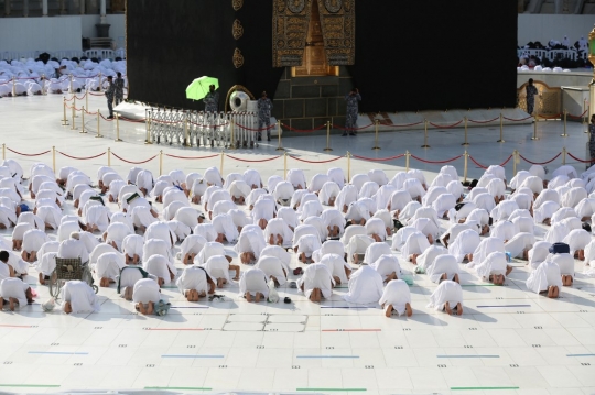 Kasus Covid-19 Melonjak, Jemaah Umroh Kembali Dibatasi Masuk Masjidil Haram