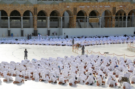 Kasus Covid-19 Melonjak, Jemaah Umroh Kembali Dibatasi Masuk Masjidil Haram