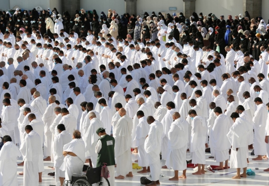 Kasus Covid-19 Melonjak, Jemaah Umroh Kembali Dibatasi Masuk Masjidil Haram