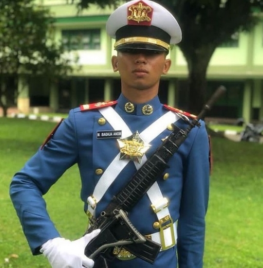 Potret Satu Keluarga Anggota TNI, Bapaknya Jenderal, 2 Anaknya Perwira & AAL