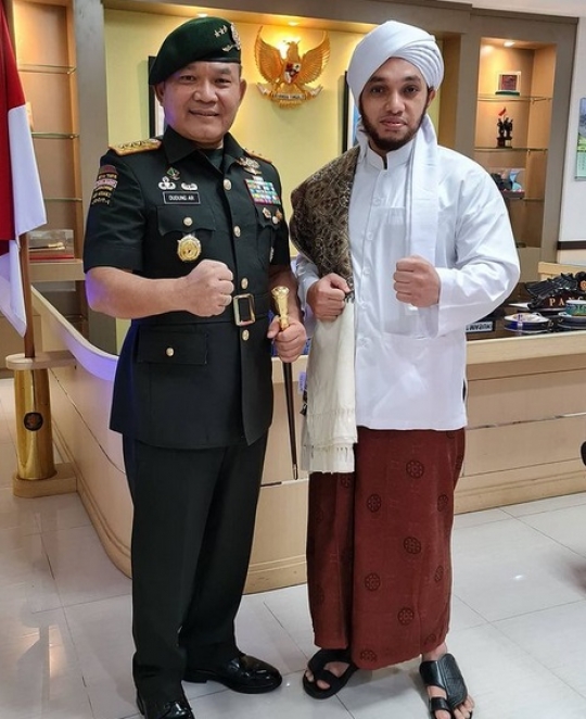 Potret Ulama Sahabat Kasad Dudung dengan Para Jenderal Bintang Empat di TNI