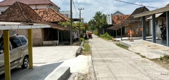 Potret Kampung Tersembunyi di Tengah Hutan Jati Lamongan, Gapura Masuk Curi Perhatian