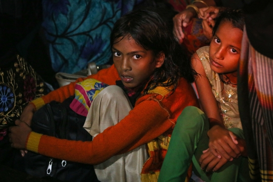 Raut Etnis Rohingya yang Terombang-ambing di Laut Aceh saat Dievakuasi