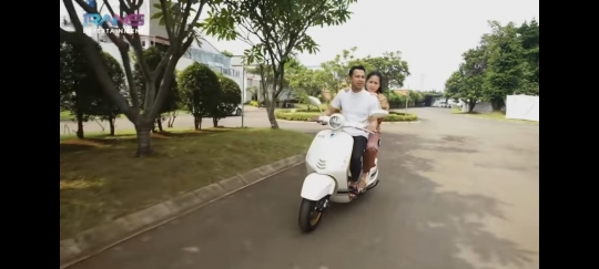 5 Foto Vespa Dior Hadiah Raffi Ahmad Untuk Nagita Slavina, Harganya Fantastis!