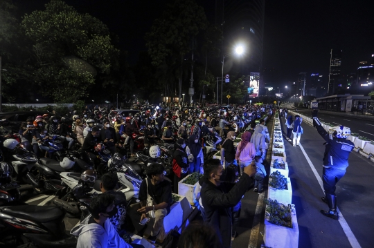 Nekatnya Warga Berkerumun di Malam Tahun Baru 2022