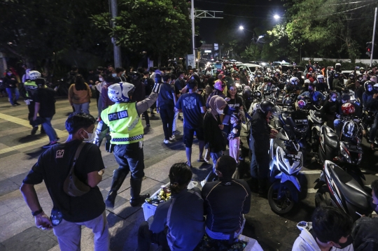 Nekatnya Warga Berkerumun di Malam Tahun Baru 2022