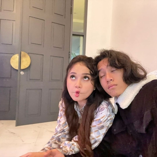 5 Potret Terbaru Rossa dan Sang Anak Rizky Langit Ramadhan, Bak Kakak Adik