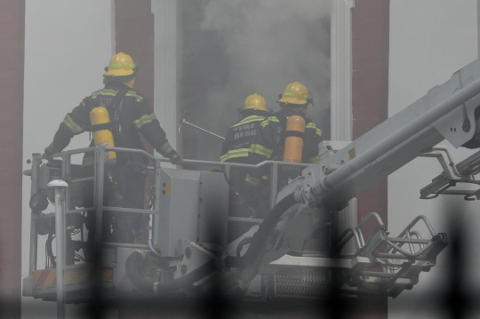 Gedung Parlemen Afrika Selatan Terbakar, Asap Pekat Mengepul Tinggi