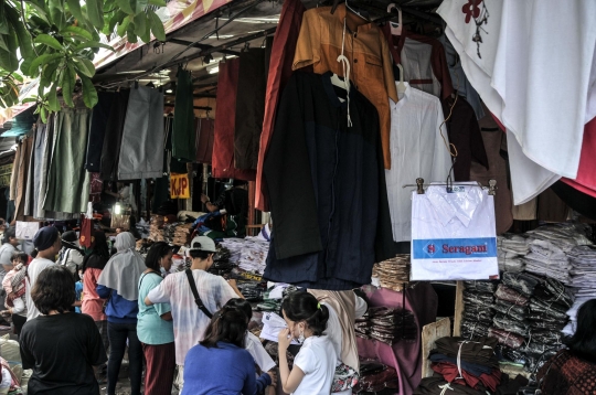 Berkah Pedagang Seragam Sekolah di Kala PTM Kembali 100 Persen