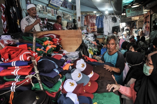 Berkah Pedagang Seragam Sekolah di Kala PTM Kembali 100 Persen