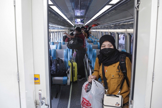 Arus Balik Libur Tahun Baru di Stasiun Senen