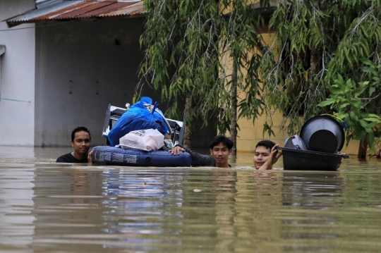 Penampakan Banjir Parah Melanda Kota Lhoksukon di Aceh Utara