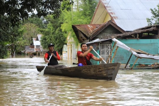 Penampakan Banjir Parah Melanda Kota Lhoksukon di Aceh Utara