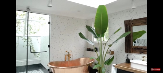 4 Potret Kamar Mandi Utama di Rumah Ryan Delon dan Sharena, Ada AC dan Bathtub Kece