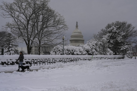 Di Tengah Lonjakan Covid-19, Badai Salju Lebat Hantam Washington