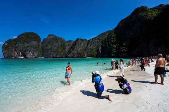 Pantai Maya Bay di Thailand Kembali Diserbu Turis