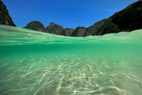 Pantai Maya Bay di Thailand Kembali Diserbu Turis