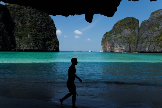 Pantai Maya Bay di Thailand Kembali Diserbu Turis