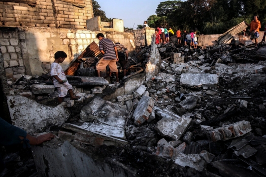 Yang Tersisa dari Kebakaran Belasan Rumah di Rawa Buaya