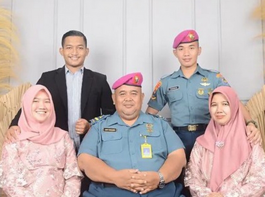Potret Ayah & Anak Sama-Sama Marinir TNI AL: Komandanku Adalah Bapakku