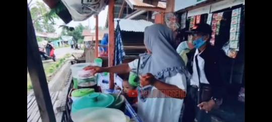 Zinidin Zidan 'Buih Permadani' Kini Sukses, Sang Ibu Tetap Jual Gorengan Depan Rumah