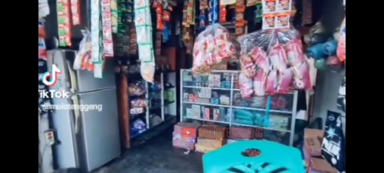 Zinidin Zidan 'Buih Permadani' Kini Sukses, Sang Ibu Tetap Jual Gorengan Depan Rumah