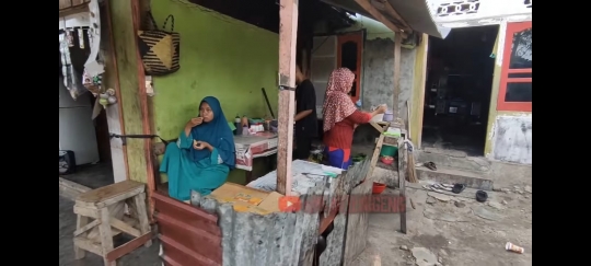 Zinidin Zidan 'Buih Permadani' Kini Sukses, Sang Ibu Tetap Jual Gorengan Depan Rumah