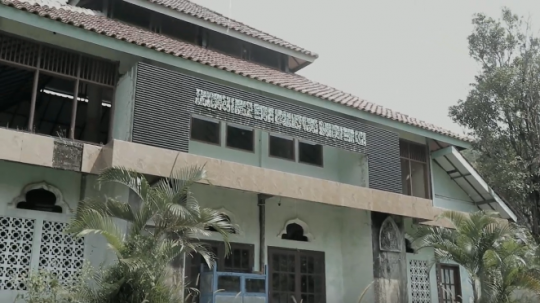 Jauh Dengan Pemukiman Warga, Masjid Mewah Ini Terbengkalai Selama 2 Tahun