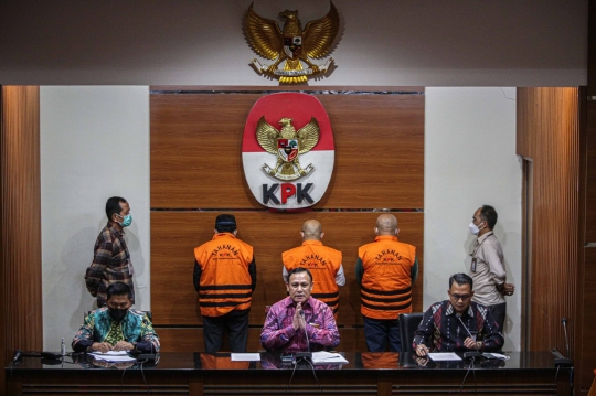 Wajah-Wajah Tersangka OTT Wali Kota Bekasi